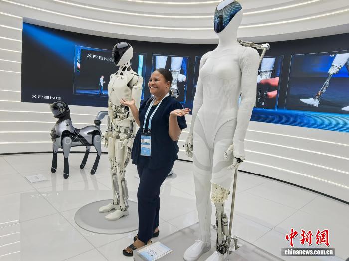 APEC嘉宾参访广州 中国人工智能产品受喜欢